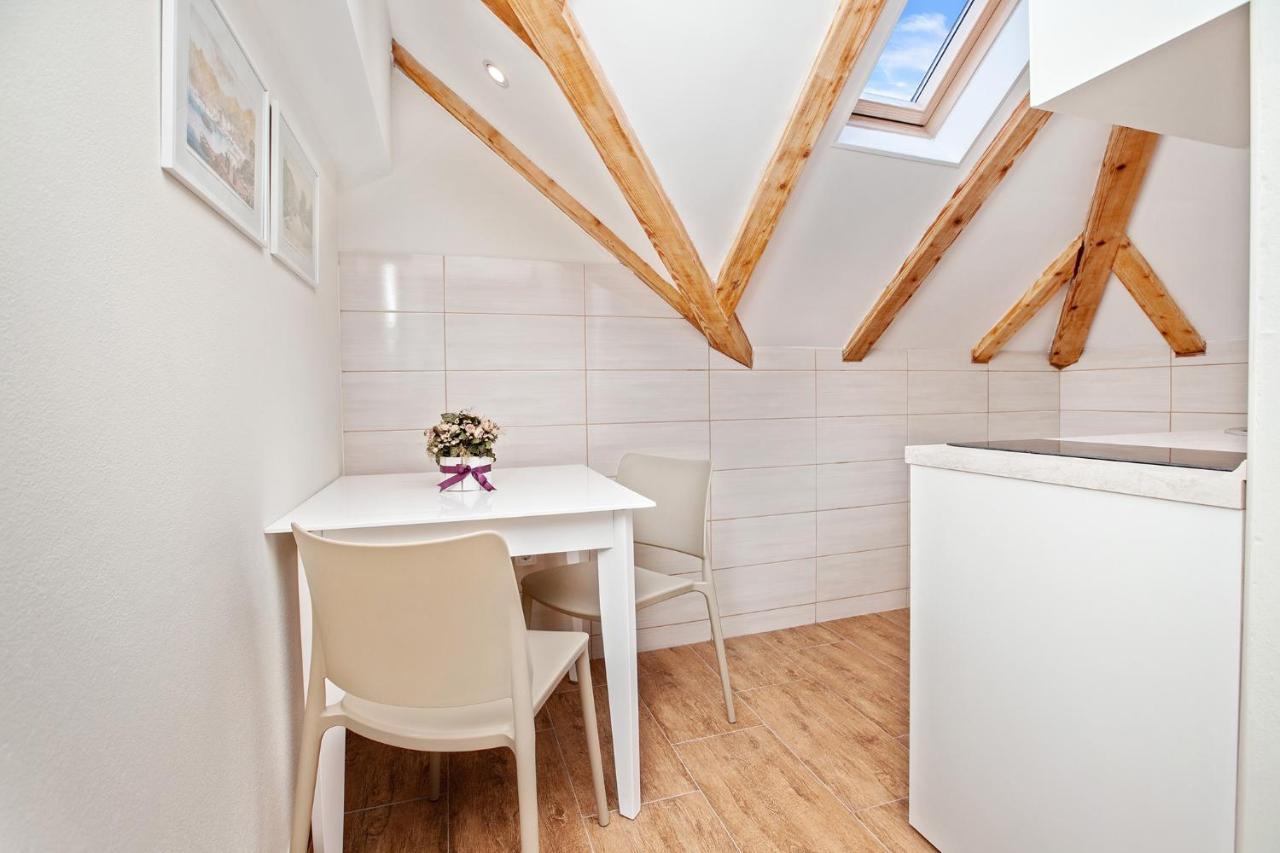 Apartments Isja Тиват Екстериор снимка