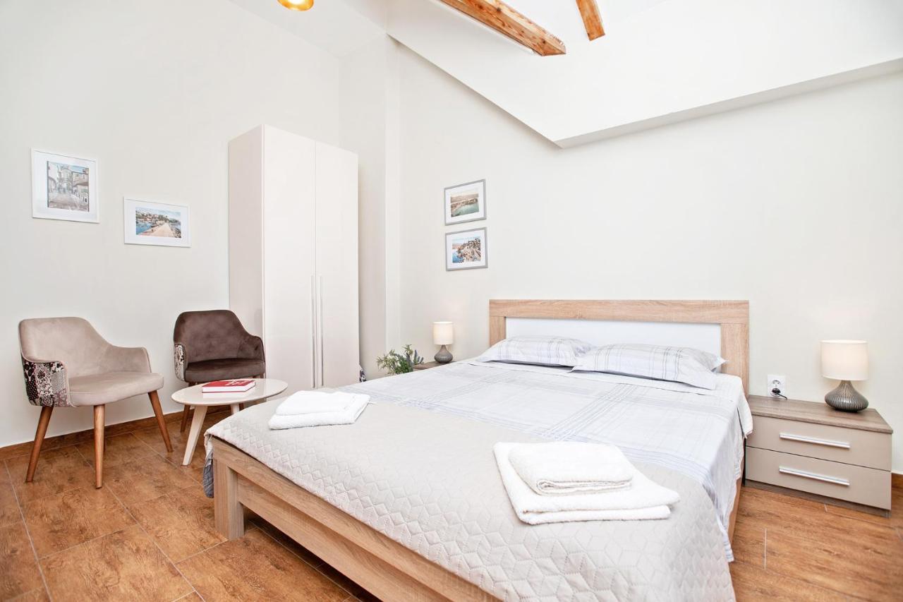 Apartments Isja Тиват Екстериор снимка