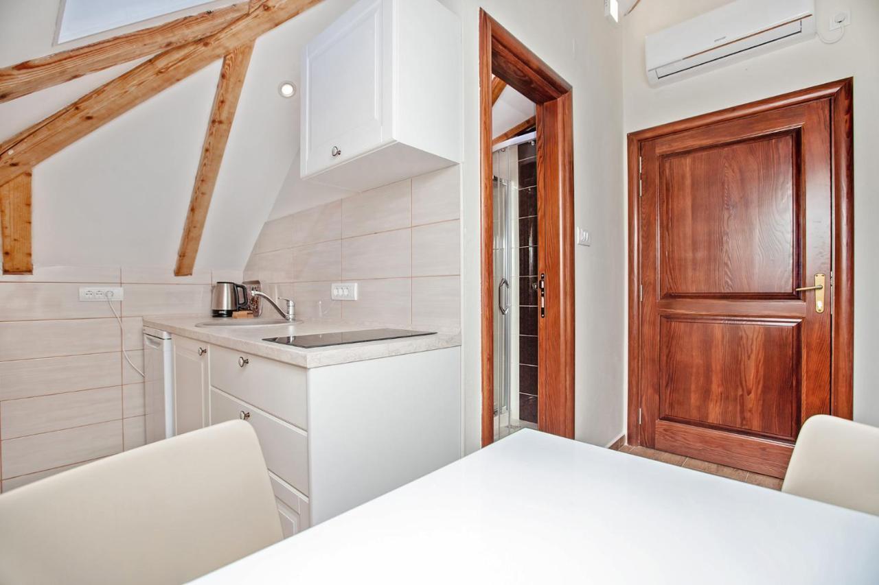 Apartments Isja Тиват Екстериор снимка