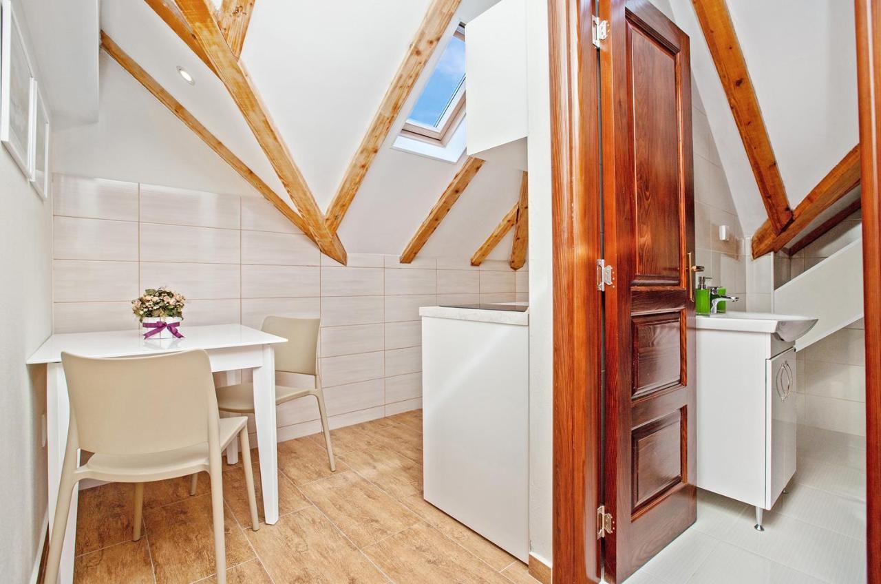 Apartments Isja Тиват Екстериор снимка