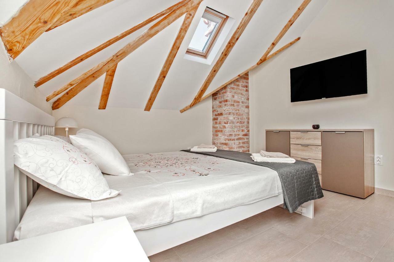 Apartments Isja Тиват Екстериор снимка