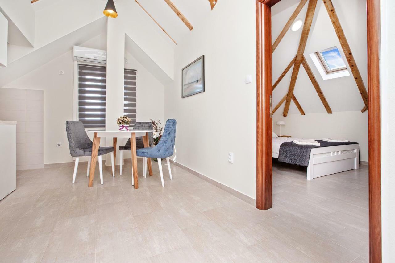 Apartments Isja Тиват Екстериор снимка