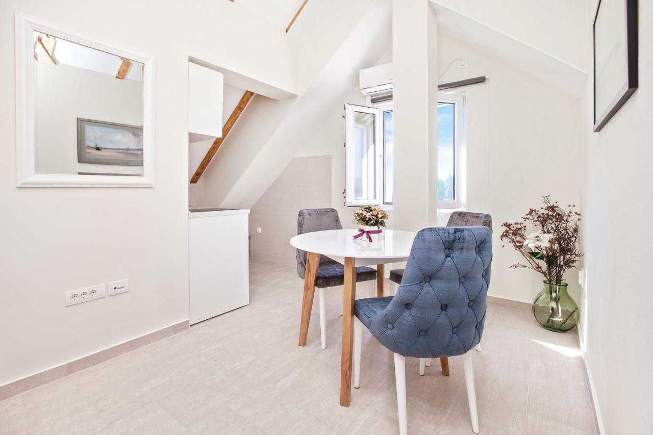 Apartments Isja Тиват Екстериор снимка