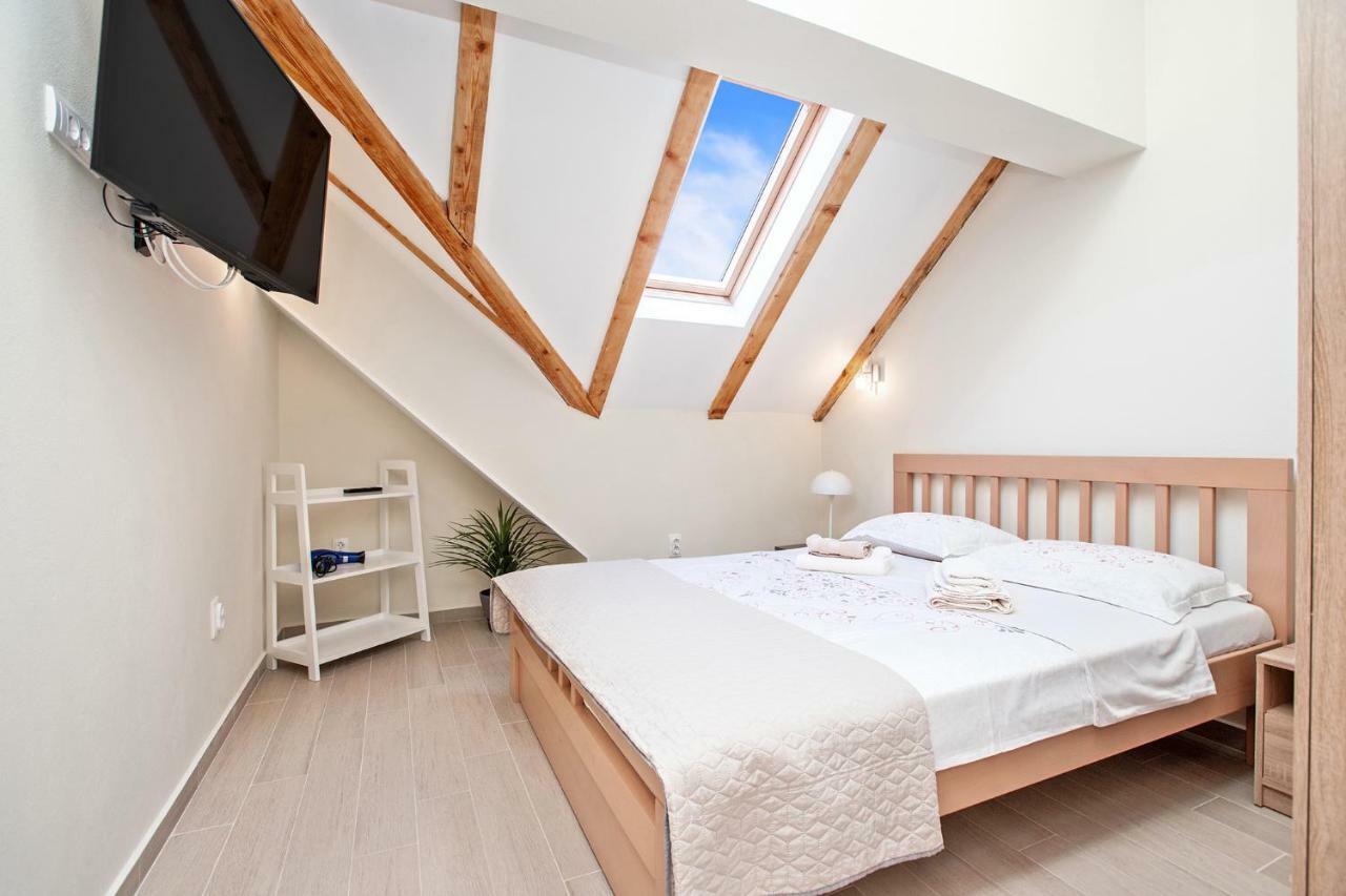Apartments Isja Тиват Екстериор снимка