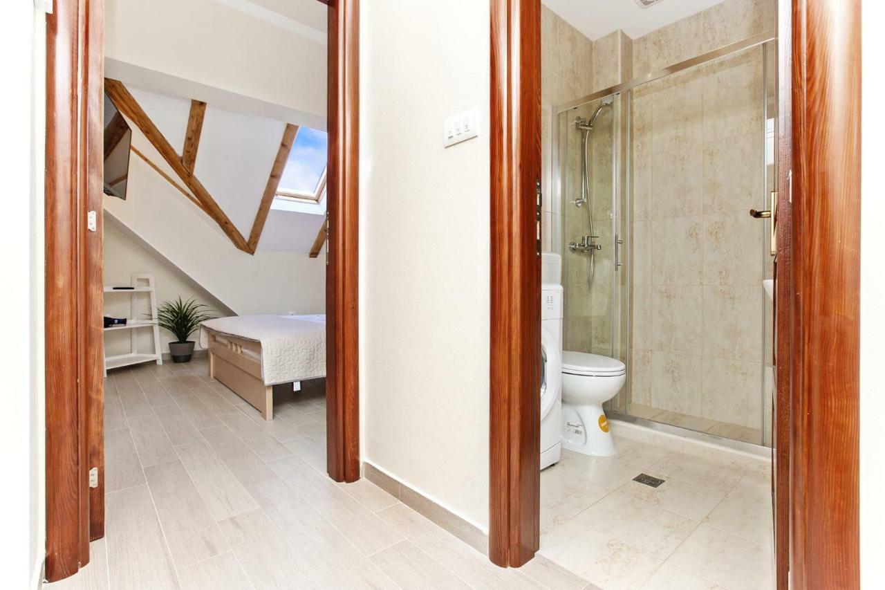 Apartments Isja Тиват Екстериор снимка