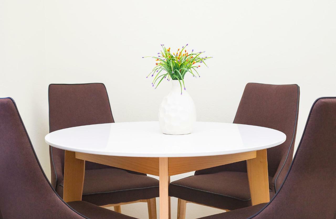 Apartments Isja Тиват Екстериор снимка