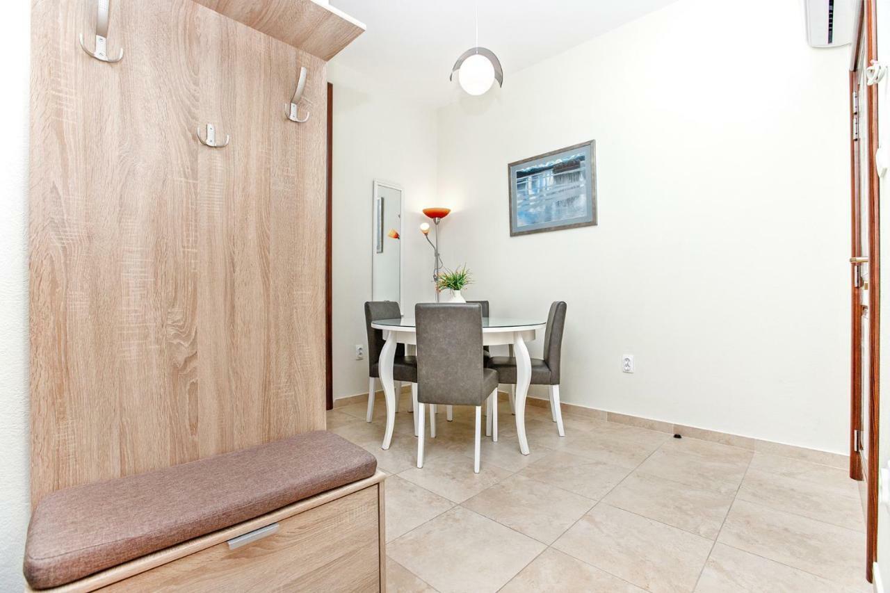 Apartments Isja Тиват Екстериор снимка