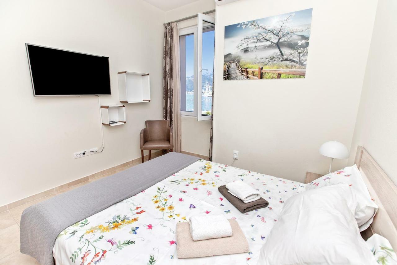 Apartments Isja Тиват Екстериор снимка