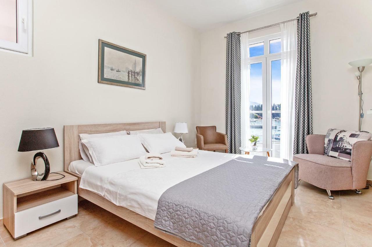 Apartments Isja Тиват Екстериор снимка