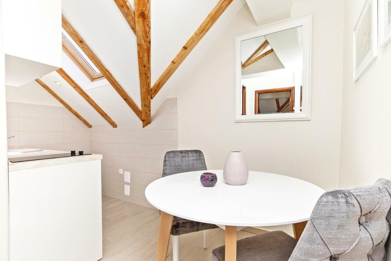Apartments Isja Тиват Екстериор снимка