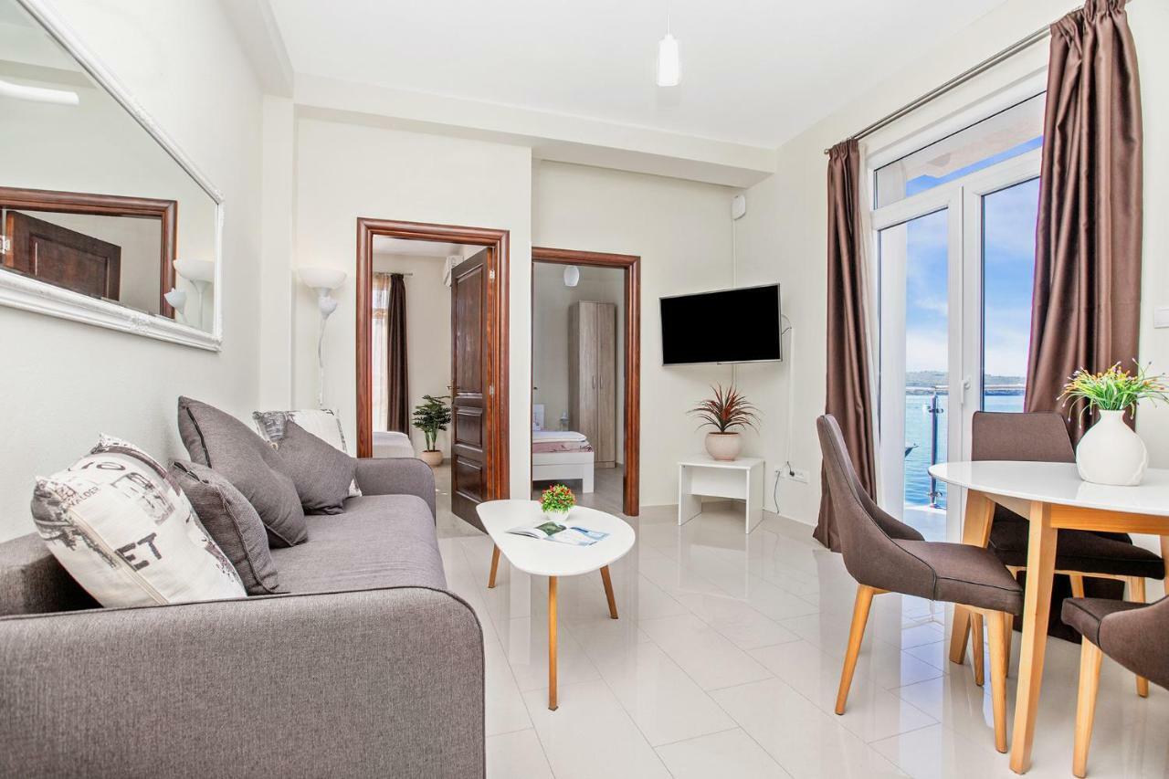 Apartments Isja Тиват Екстериор снимка