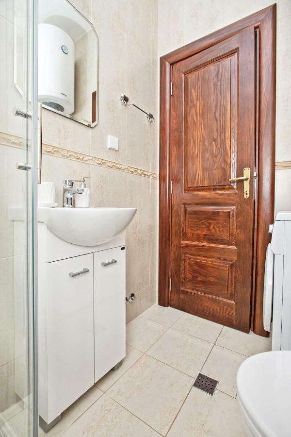 Apartments Isja Тиват Екстериор снимка