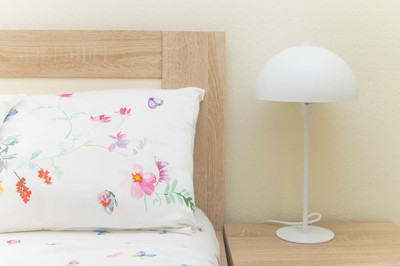 Apartments Isja Тиват Екстериор снимка