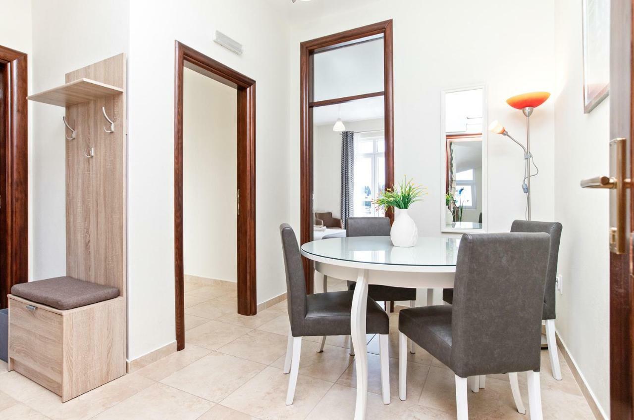 Apartments Isja Тиват Екстериор снимка